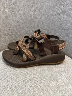 CHACO- size 7 women Z/2 Yampa Blossom sport sandals